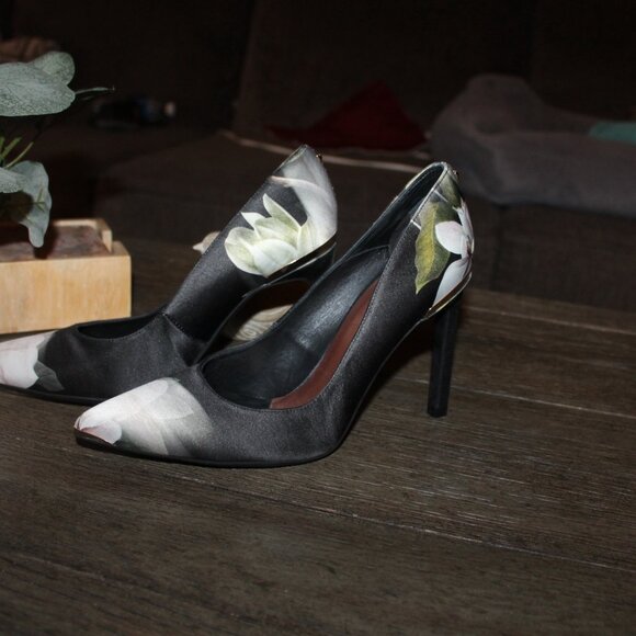 TED BAKER MELNIP BLACK & WHITE FLORAL MELNIP PUMP 7.5 us euro 38 euc - Picture 3 of 7